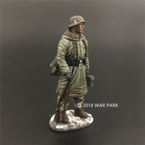 KH002 LSSAH soldier with MG42 Ammo - Image 2