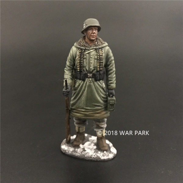 KH002 LSSAH soldier with MG42 Ammo