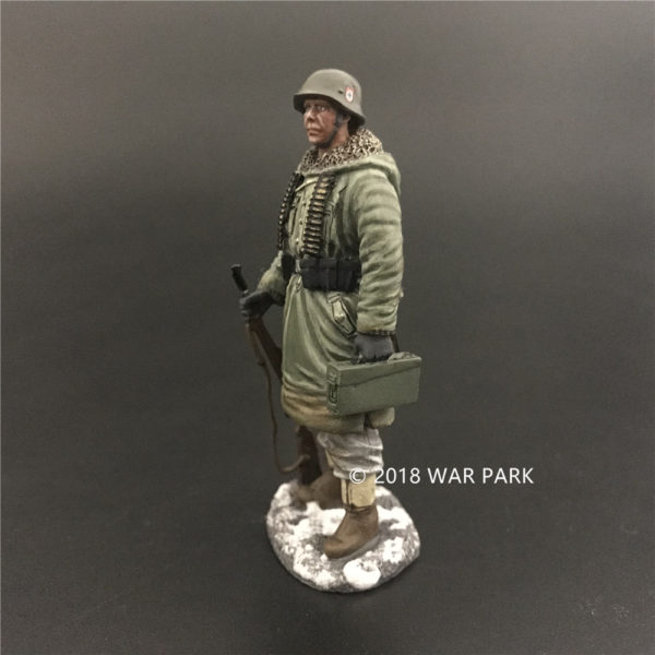 KH002 LSSAH soldier with MG42 Ammo - Image 3