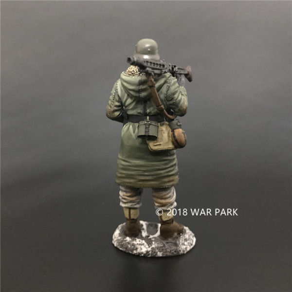 KH003 LSSAH soldier with MG42 smoking - Image 3