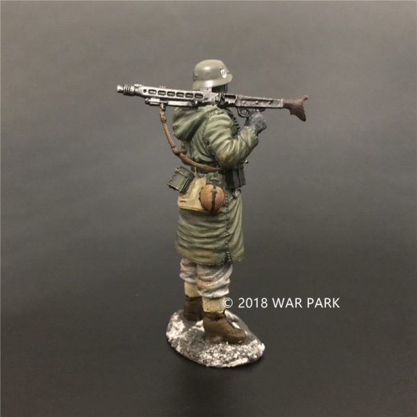 KH003 LSSAH soldier with MG42 smoking - Image 2