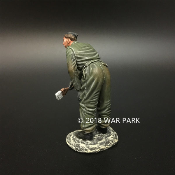 KH039 LSSAH tank crew painting winter camouflage A - Image 4