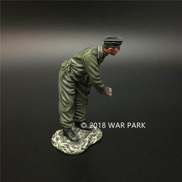 KH039 LSSAH tank crew painting winter camouflage A - Image 2