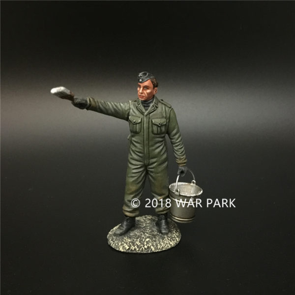 KH040 LSSAH tank crew painting winter camouflage B