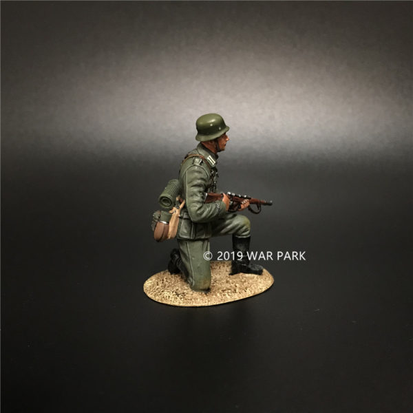 KU014 Groß deutschland Soldier Kneeling with 98k Rifle - Image 5