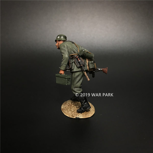 KU016 Groß deutschland Soldier Stealthing with MG34 - Image 3