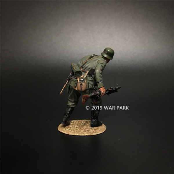 KU016 Groß deutschland Soldier Stealthing with MG34 - Image 2