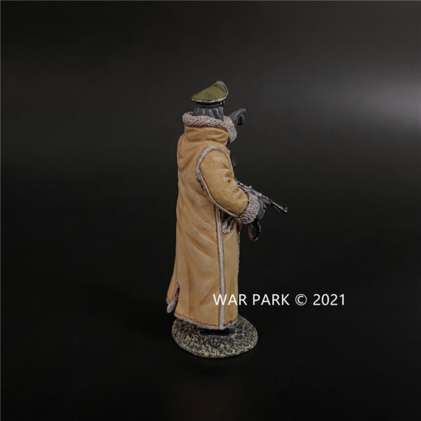 KH087 German Officer B in Winter Coat - Image 3