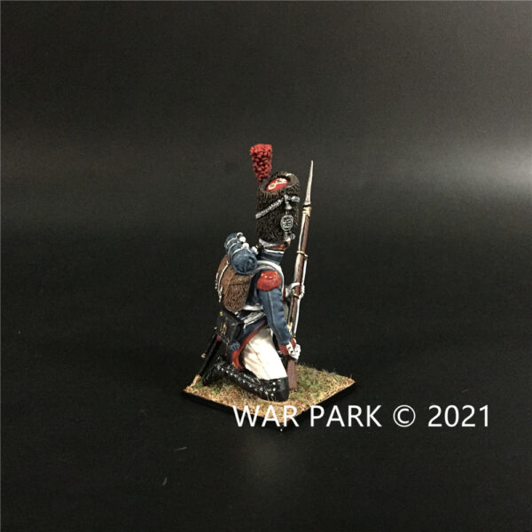 NP010 Old Guard Grenadier Kneeling Ready - Image 2