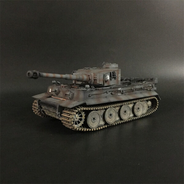 AX013 Tiger I No.S33 the 8./SS-Panzer-Regiment 2 in Russia 1943