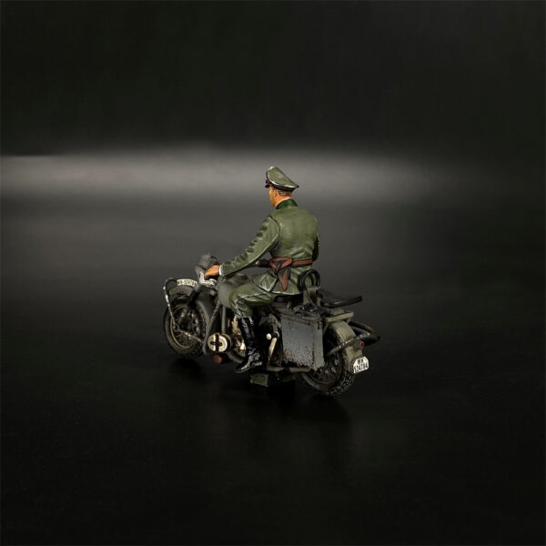 KU101 Wehrmacht Officer Riding a Motorcycle - Image 3