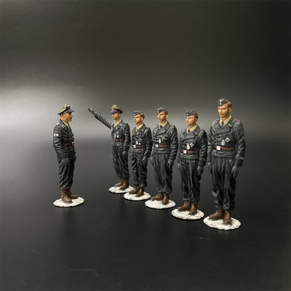 AX018A Peiper Review Wittmann's Tank Crew - Image 2