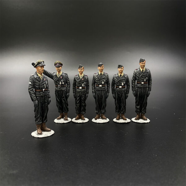 AX018A Peiper Review Wittmann's Tank Crew - Image 3