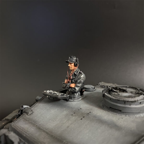 KU109 Waffen SS Tank Commander Crossing Hands