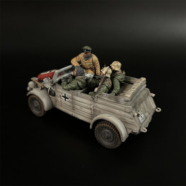 KH090 Winter Type 82 Kübelwagen with 4 Crews - Image 2