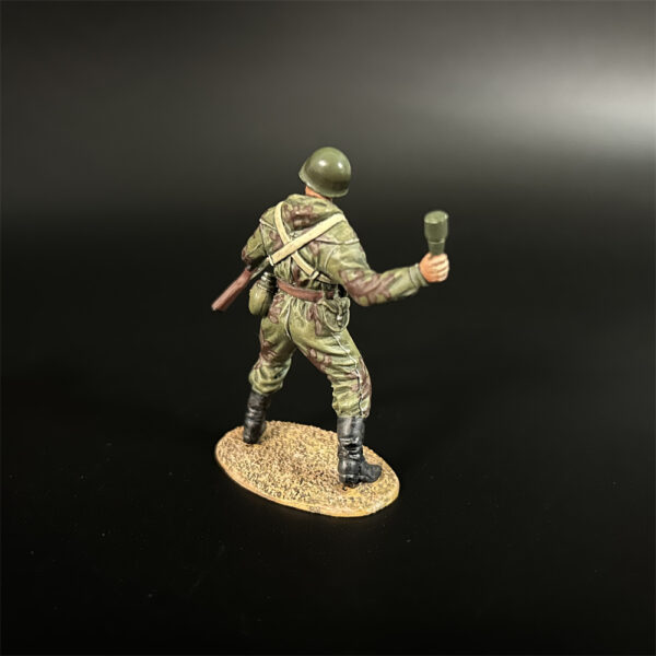 RA003 Red Army Assault Engineer Throw a Grenade - Image 3