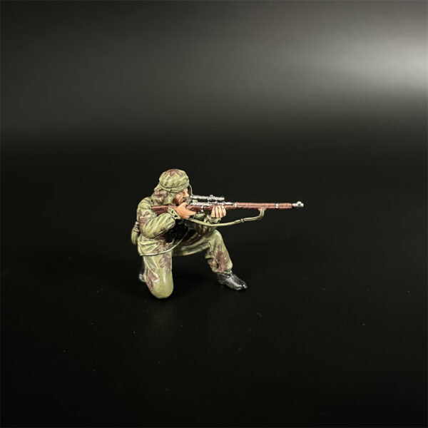 RA006 Red Army Sniper Kneeling Shooting