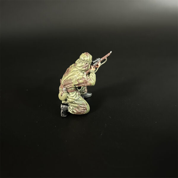 RA006 Red Army Sniper Kneeling Shooting - Image 2