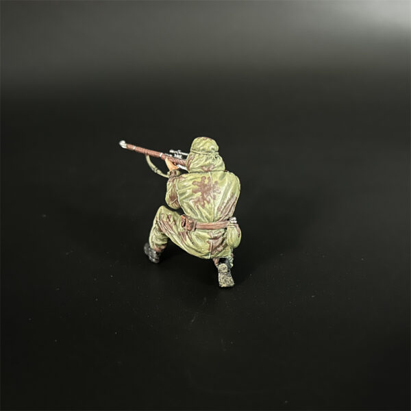 RA006 Red Army Sniper Kneeling Shooting - Image 3