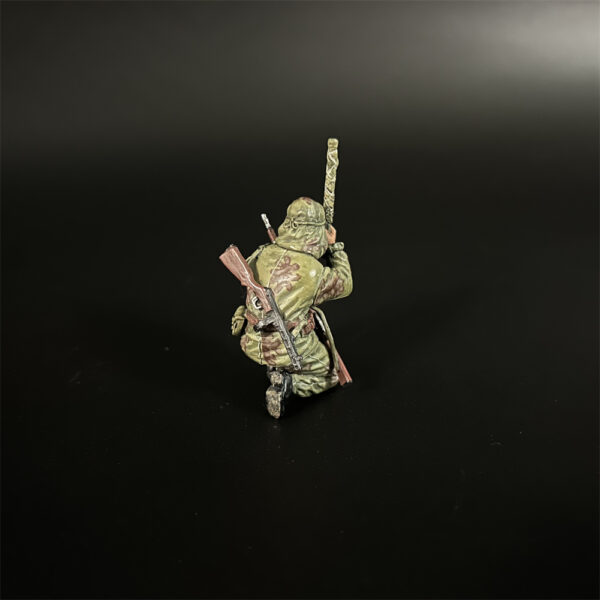 RA007 Red Army Sniper Kneeling With A Periscope - Image 4