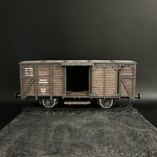 AX030 German Railway Covered G10 Wagon - Image 4