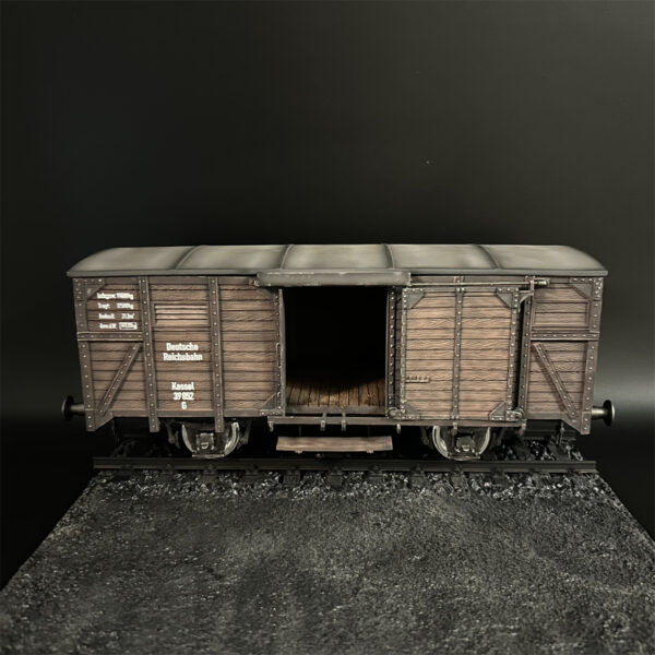 AX030 German Railway Covered G10 Wagon - Image 3