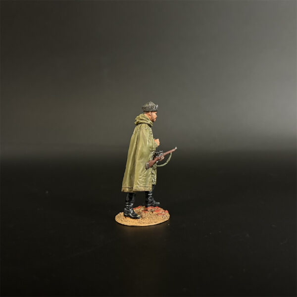 RA010 Red Army Sniper Koulikov Wearing a Cloak - Image 4