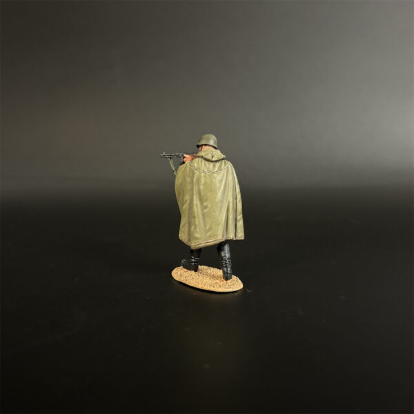 RA012 Red Army Machine Gunner Wearing a Cloak - Image 6