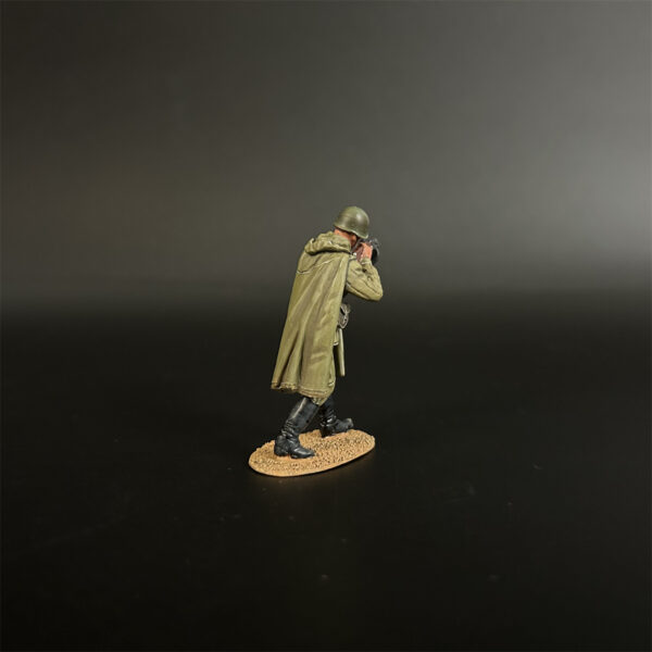 RA012 Red Army Machine Gunner Wearing a Cloak - Image 7