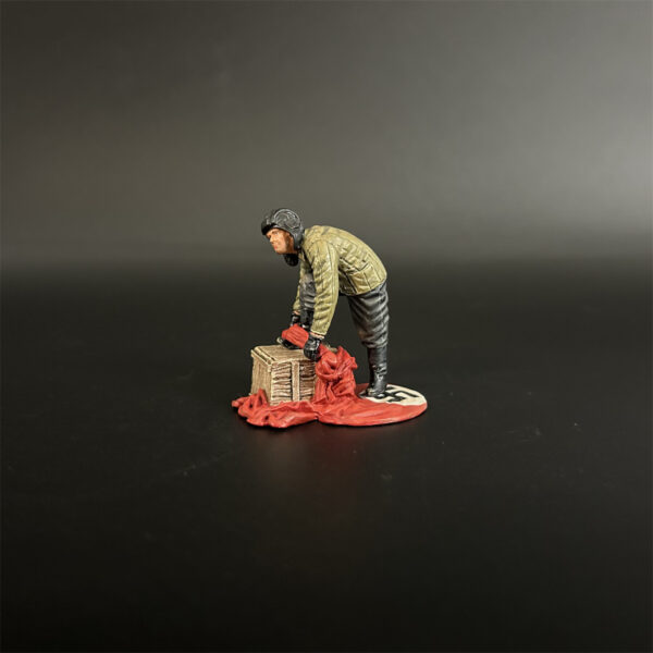 RA015 Red Army Tank Crew Wiping Shoes with Flag - Image 3