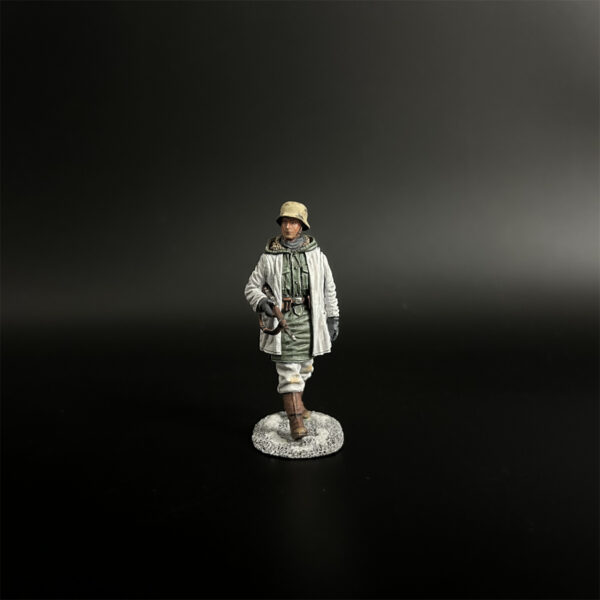 KH093 LSSAH Rifleman Marching in Winter Clothing - Image 4