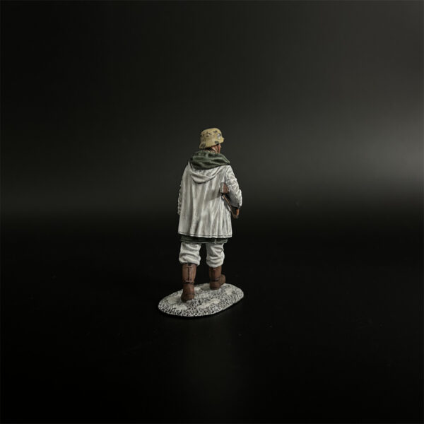 KH093 LSSAH Rifleman Marching in Winter Clothing - Image 2