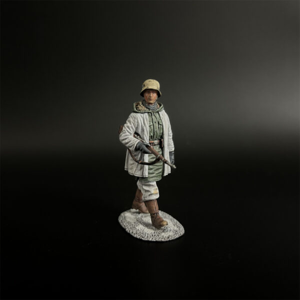 KH093 LSSAH Rifleman Marching in Winter Clothing