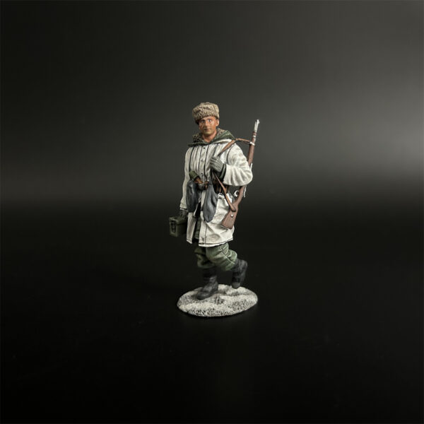 KH094 LSSAH Rifleman Marching in Cotton Hat