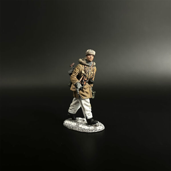 KH095 LSSAH MG42 Gunner Marching in Yellow Coat - Image 6