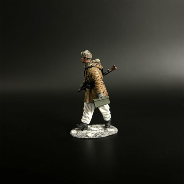 KH095 LSSAH MG42 Gunner Marching in Yellow Coat - Image 3