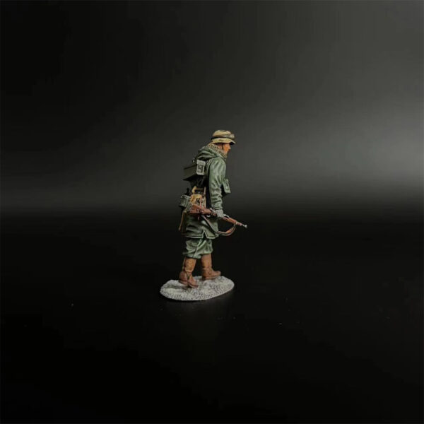 KH096 LSSAH Rifleman Marching in Helmet with Windproof Glasses - Image 2