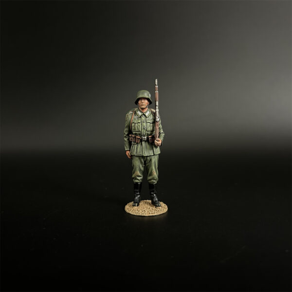 KU129 Wehrmacht Rifleman Carrying Backpack