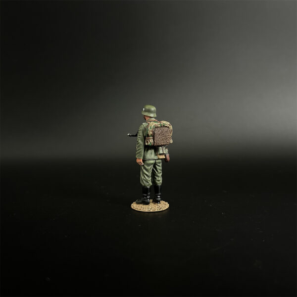 KU130 Wehrmacht Submachine Gunner Carrying Backpack - Image 3