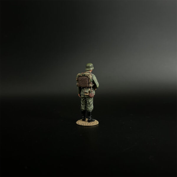 KU130 Wehrmacht Submachine Gunner Carrying Backpack - Image 4