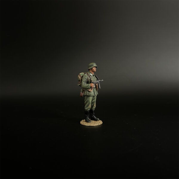 KU130 Wehrmacht Submachine Gunner Carrying Backpack - Image 5