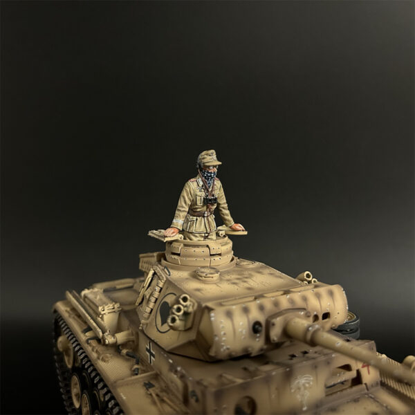 AK001 DAK Panzer III Tank Crew with Spotted Scarf