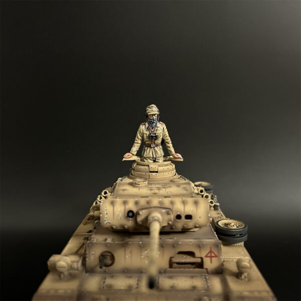 AK001 DAK Panzer III Tank Crew with Spotted Scarf - Image 2