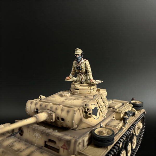 AK001 DAK Panzer III Tank Crew with Spotted Scarf - Image 3