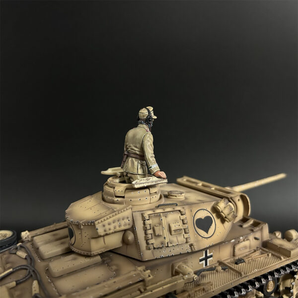 AK001 DAK Panzer III Tank Crew with Spotted Scarf - Image 5