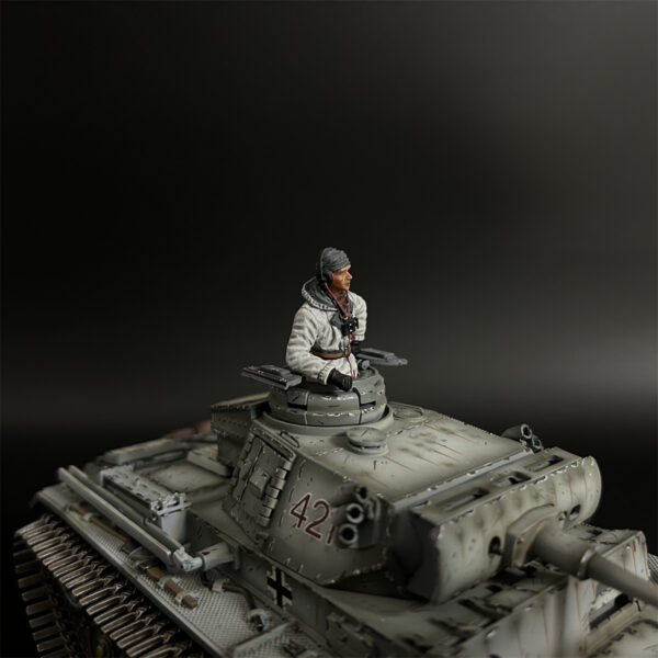 KH101 Winter Tank Crew on Panzer III - Image 3