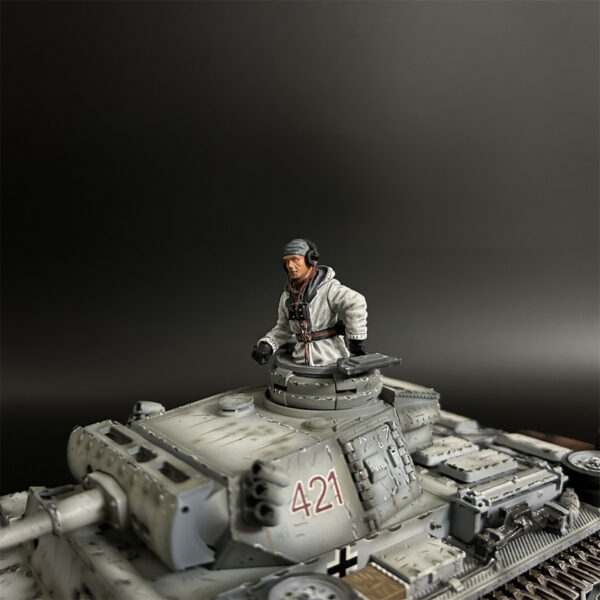 KH101 Winter Tank Crew on Panzer III - Image 2