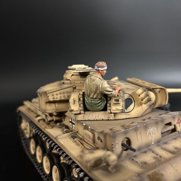 AK003 DAK Panzer III Tank Crew with Head Bandage - Image 3