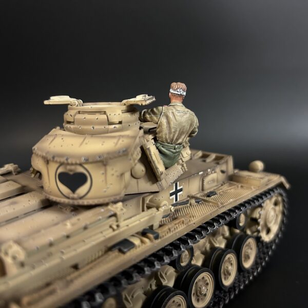 AK003 DAK Panzer III Tank Crew with Head Bandage - Image 4