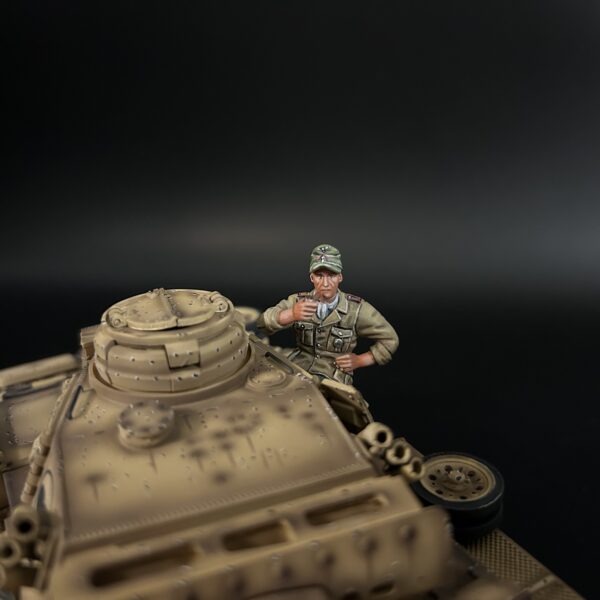 AK004 DAK Panzer III Tank Crew Smoking Pipe - Image 3